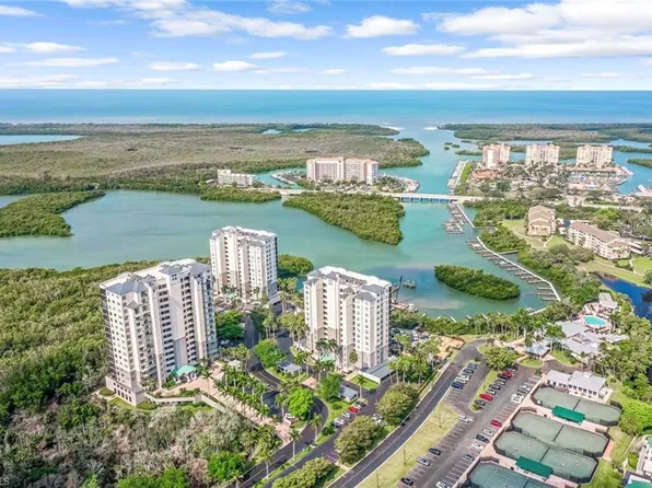 425 Cove Tower DR #403, NAPLES, FL 34110