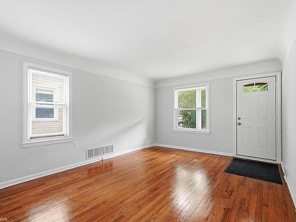 2nd image of 660 E Marshall St