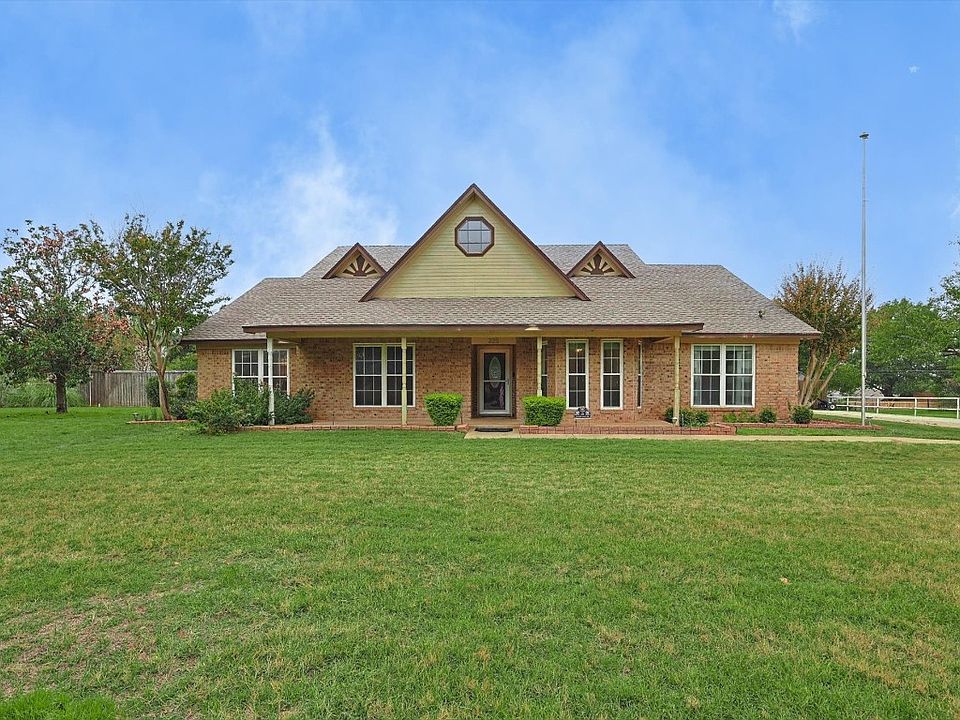 1st image of 225 Meadow Knoll Dr