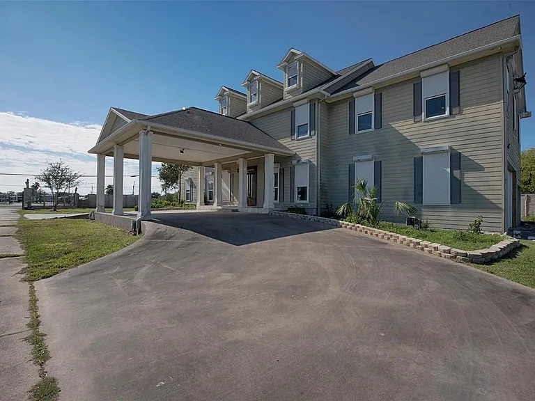 2293 E Bayshore Dr — Photo 4