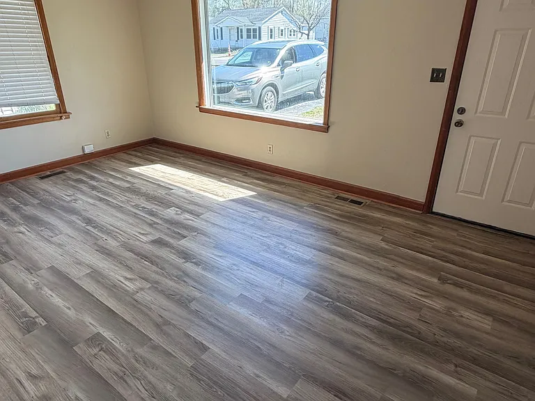 2512 Florence St — Photo 4