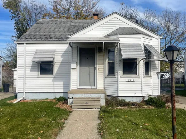 18533 Elkhart St, Harper Woods, MI 48225