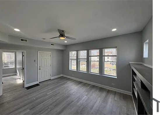 4 bed, $1,950 — Photo 2