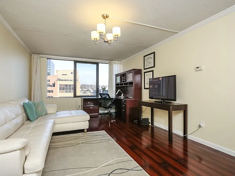 4 Martine Ave #904 — Photo 2