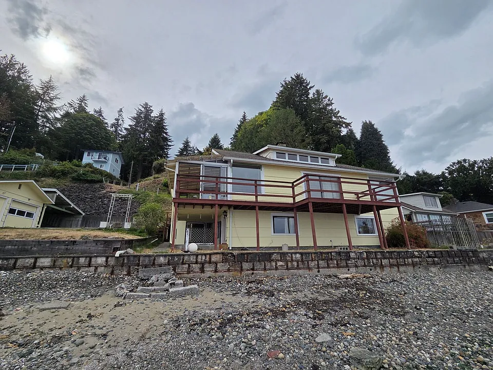 1545 Colchester Dr E