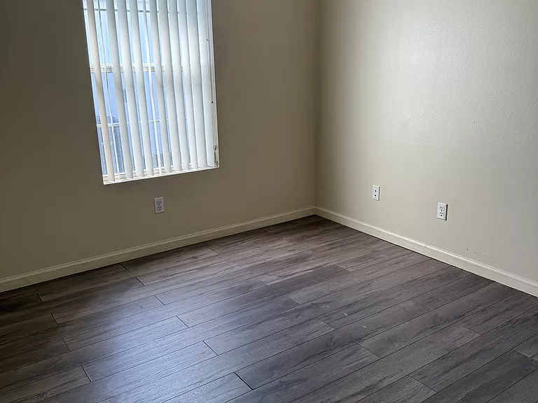 902 Arthur Ave — Photo 10