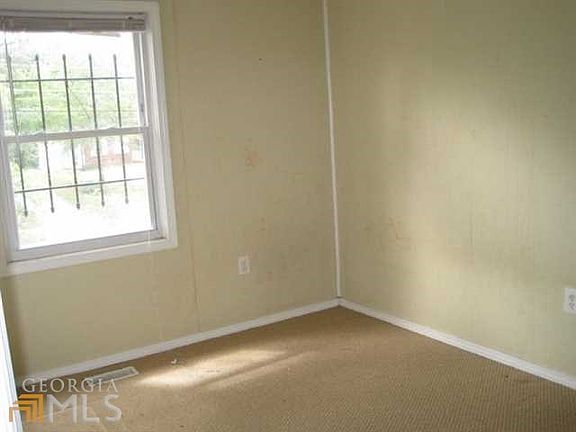 5th image of 878 Grange Ct SE