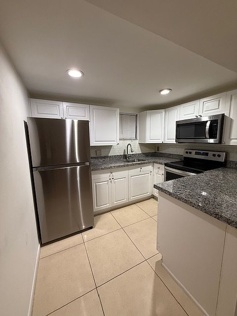 1st image of 8290 Lake Dr APT 505
