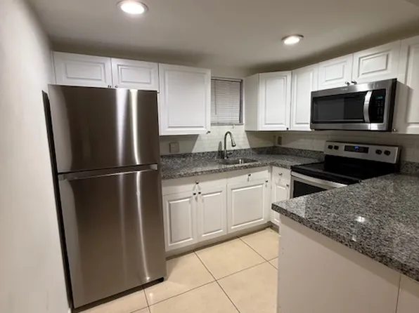 8290 Lake Dr APT 505, Doral, FL 33166