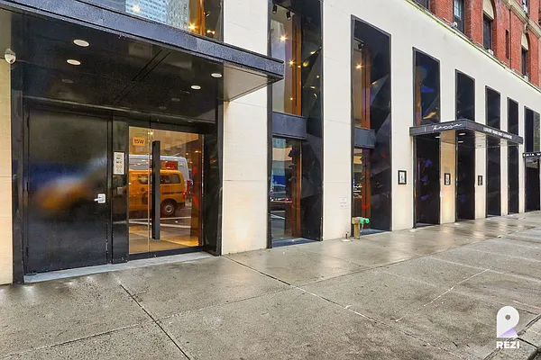 Rented by REZI | media 169