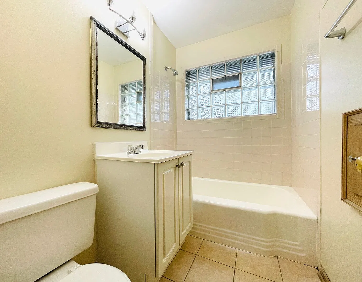 3 bed, 1.0 bath, 1158 sqft, $1,498 — Photo 1