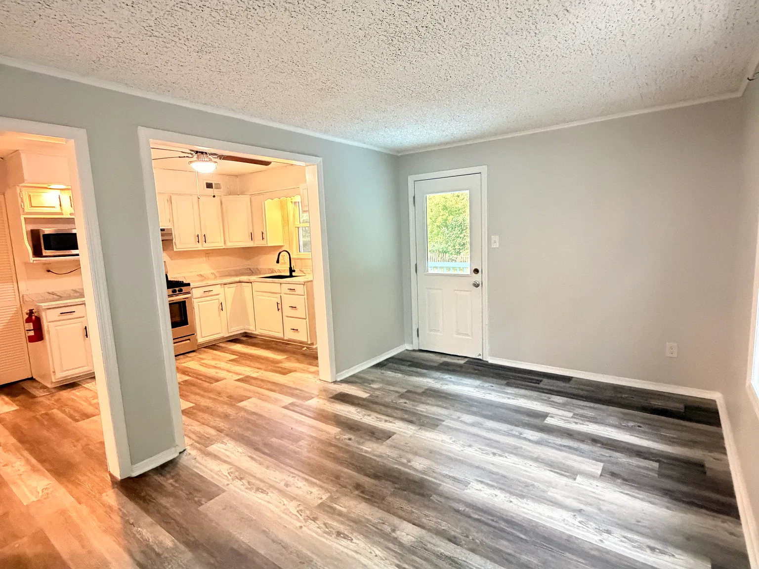3 bed, 1170 sqft, $2,650 — Photo 2