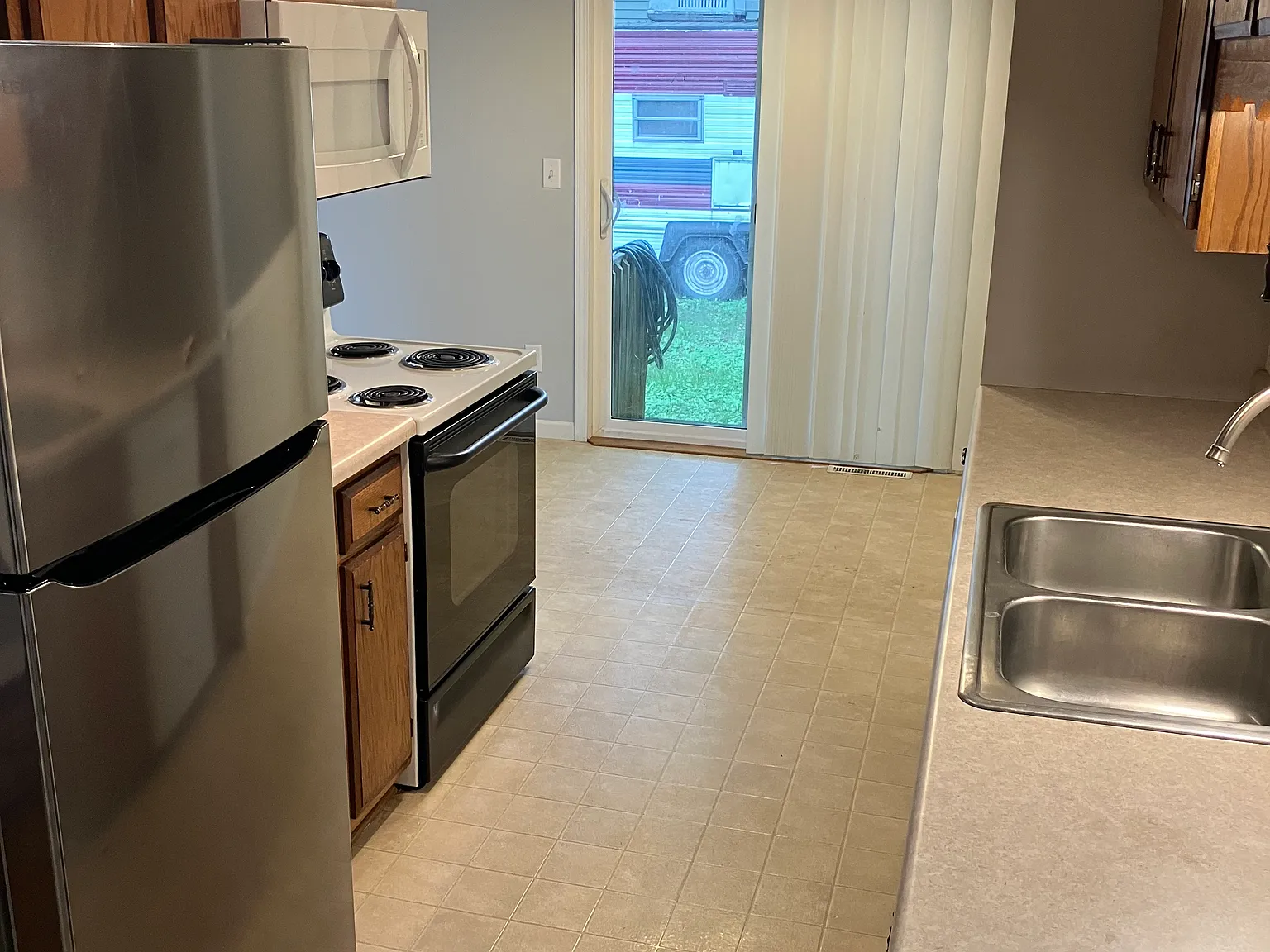 3 bed, $1,700 — Photo 1