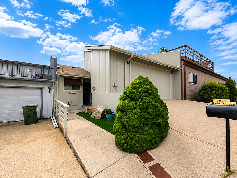 4925 Summit Cir — Photo 2
