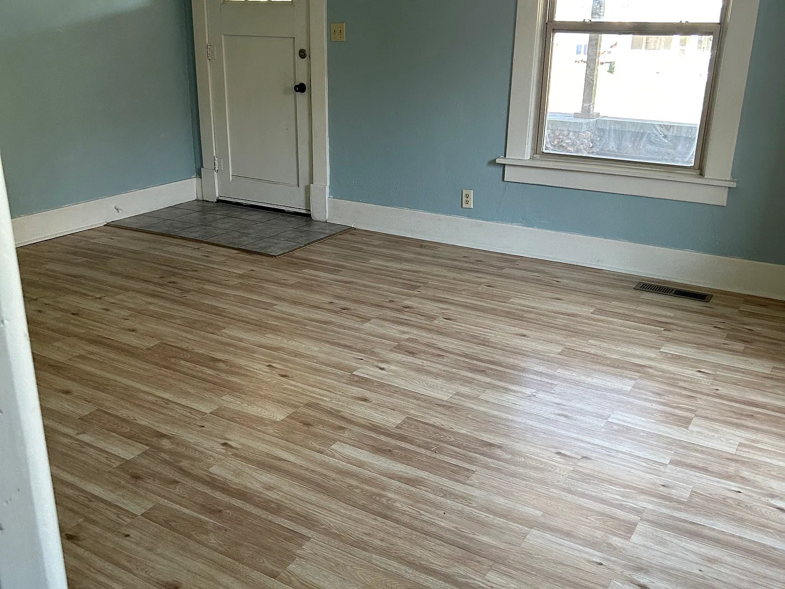1005 6th Ave — Photo 3
