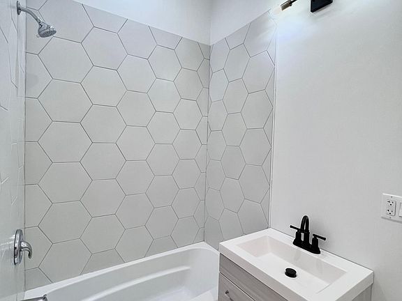 5th image of 3250 W North Ave #3