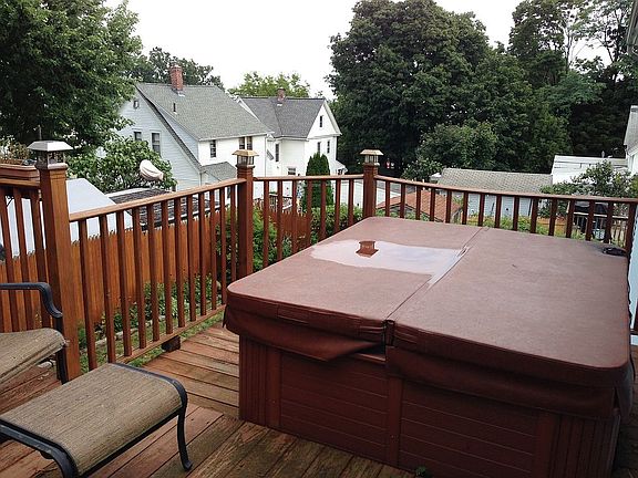 Deckview w/ hottub