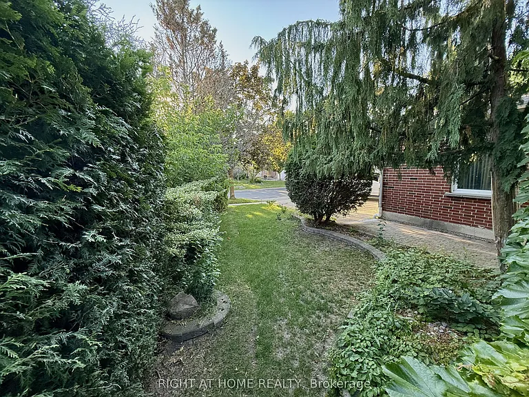 43 Topham Cres — Photo 38