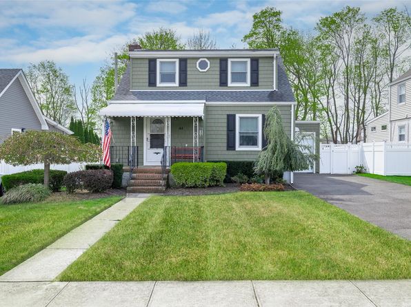 44 Jefferson Road, Farmingdale, NY 11735
