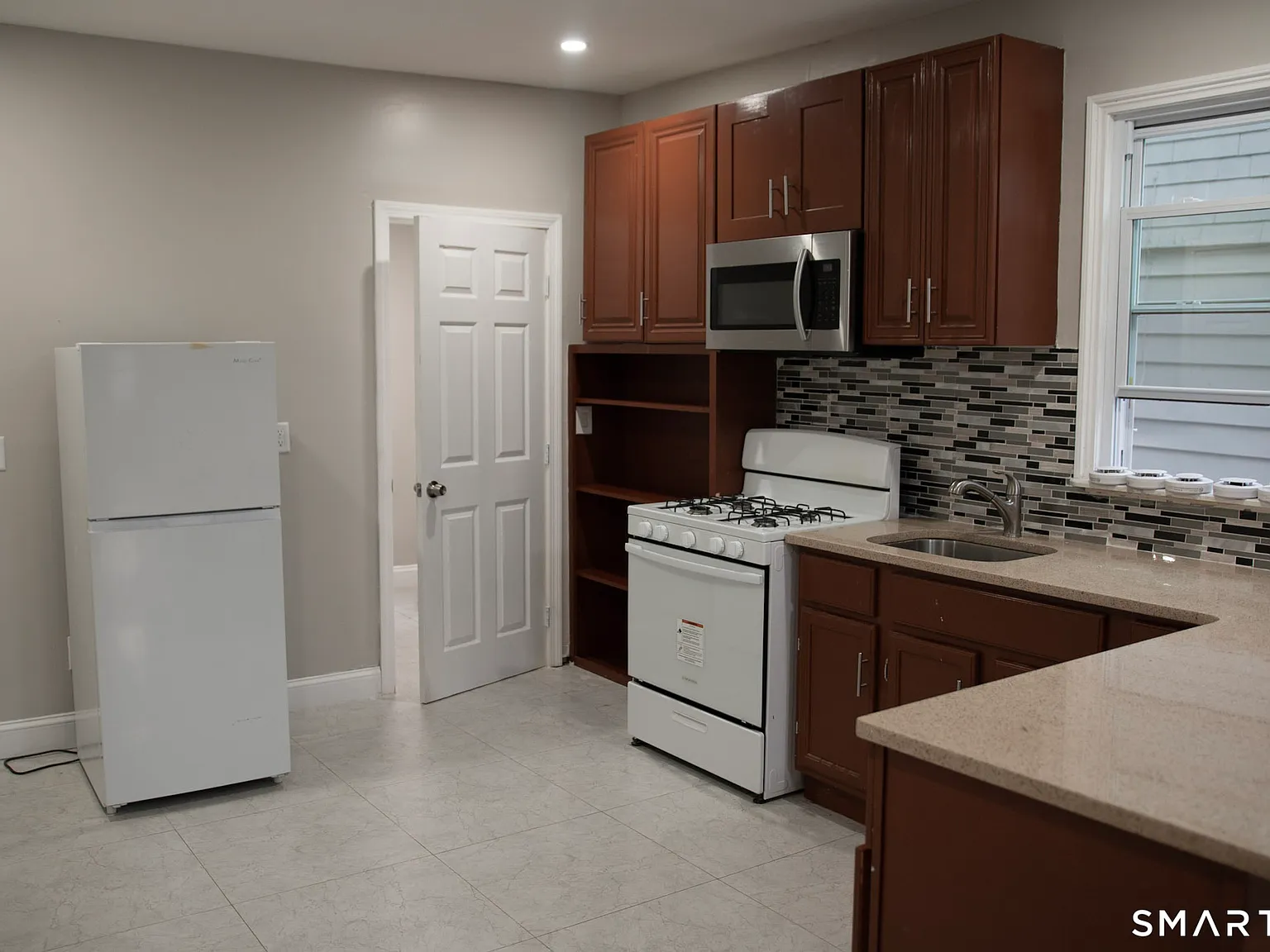 3 bed, 1.0 bath, 1200 sqft, $1,700 — Photo 1