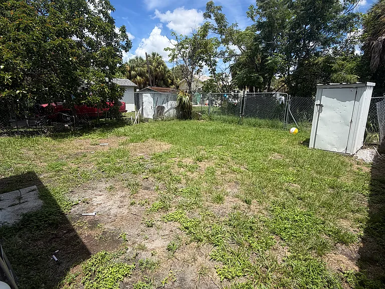 2317 W Chestnut St — Photo 16