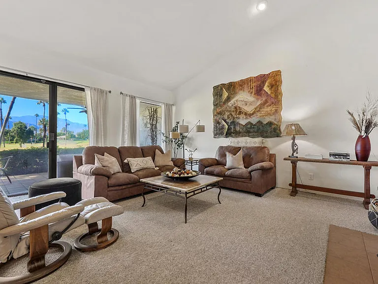 47 Juan Carlos Dr — Photo 8