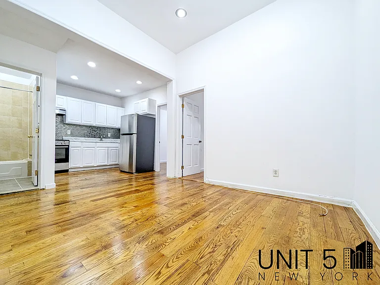 901 Willoughby Ave #1R — Photo 1