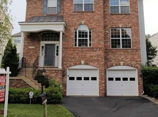 8922 Day Lilly Ct, Fairfax, VA 22031