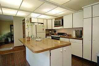 Kitchen with center island