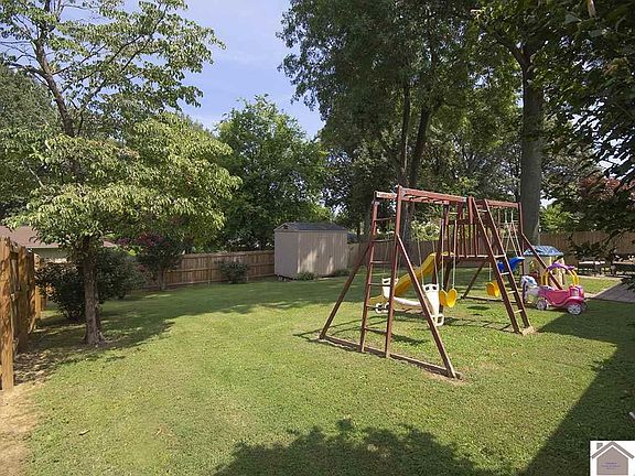 3rd image of 4061 Court Ave