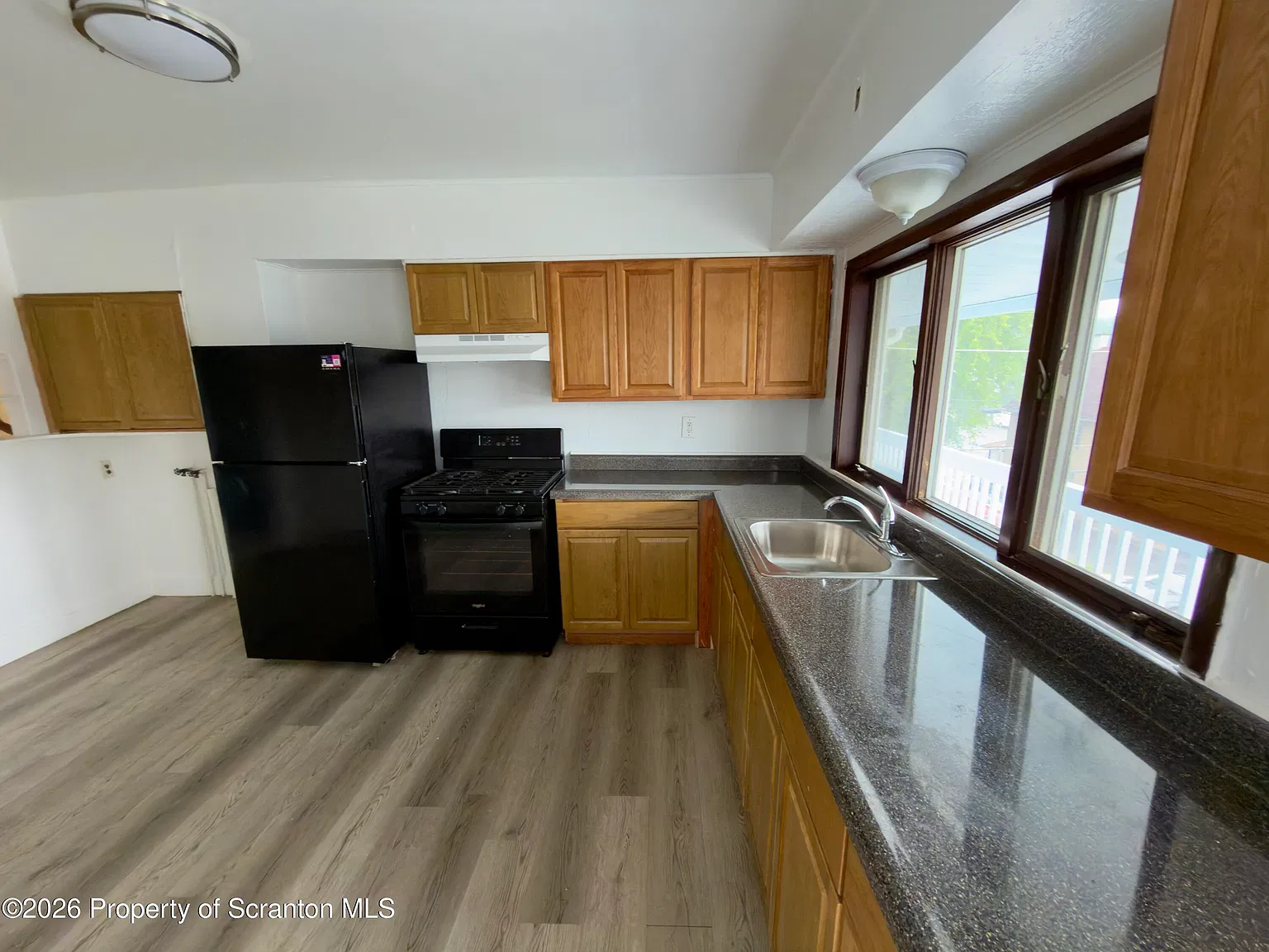 3 bed, 1.0 bath, 1000 sqft, $1,500 — Photo 4