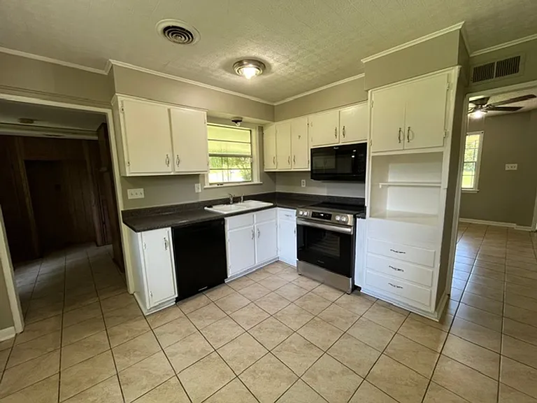 8864 Yorktown Dr — Photo 3