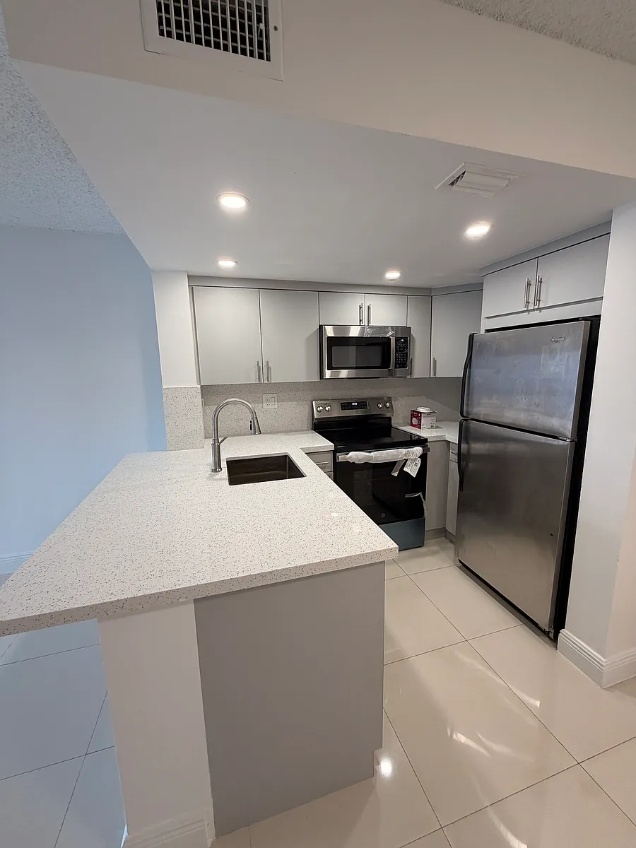 Building Photo - 8540 NW 6th Ln #203