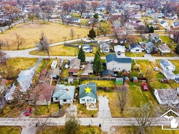 2nd image of 3159 Maplewood St