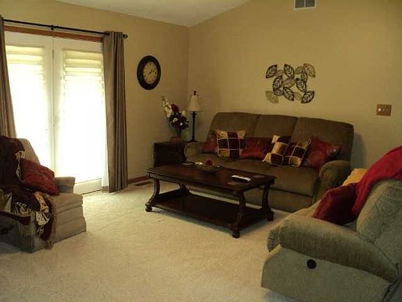 4th image of 915 Brighton Dr