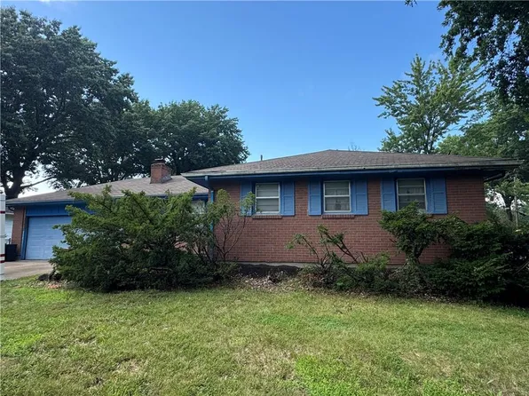 102 NW Redwing Dr, Lees Summit, MO 64063