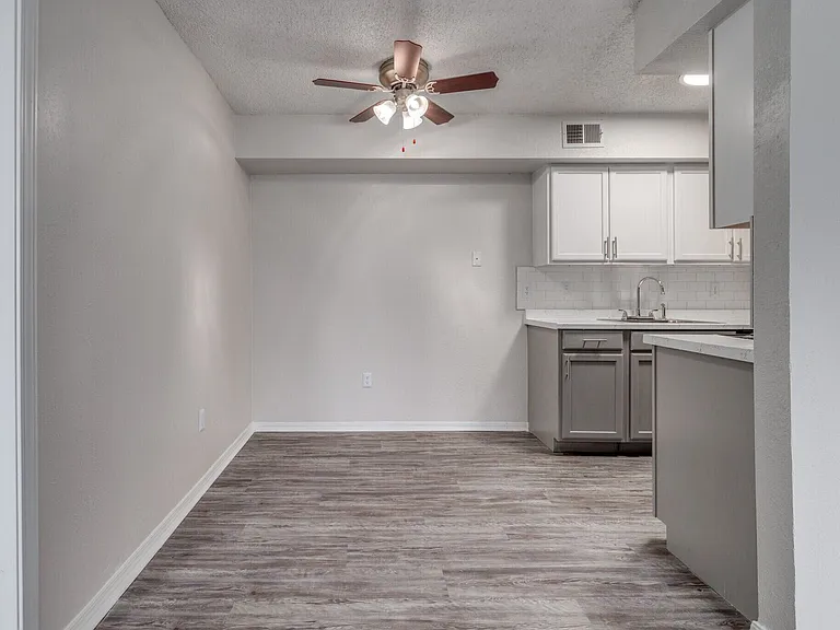 Hickory Grove Apartments — Photo 26