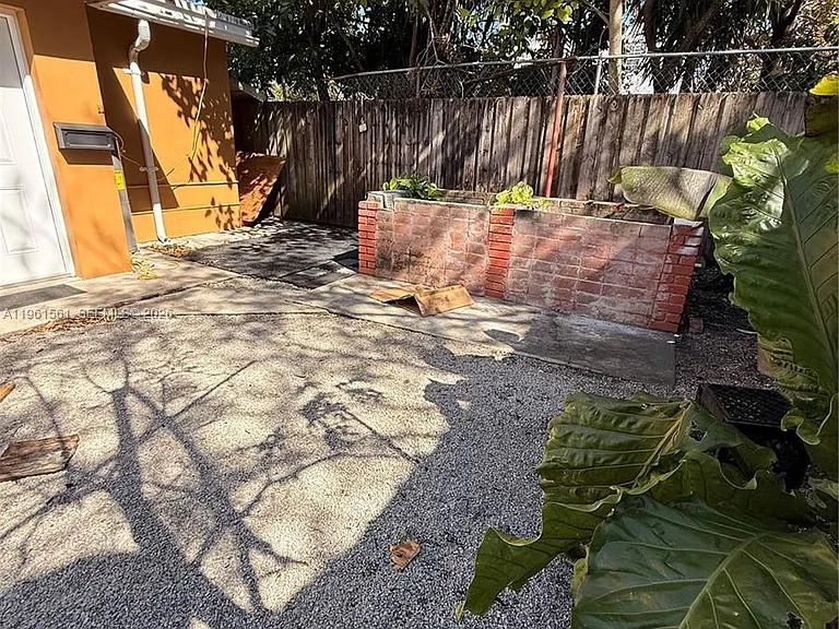 1037 SW 20th Ave #2 — Photo 11