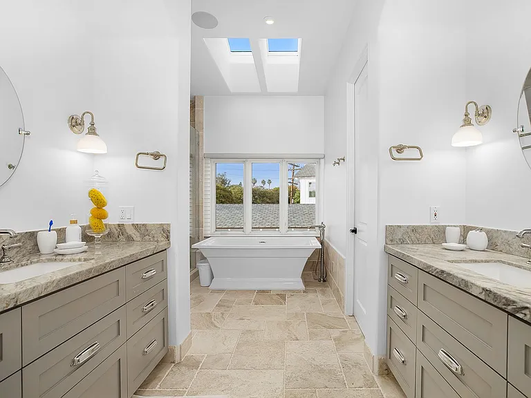 1070 Coronado Avenue — Photo 34