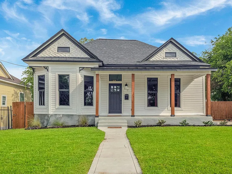 517 Burleson St — Photo 4