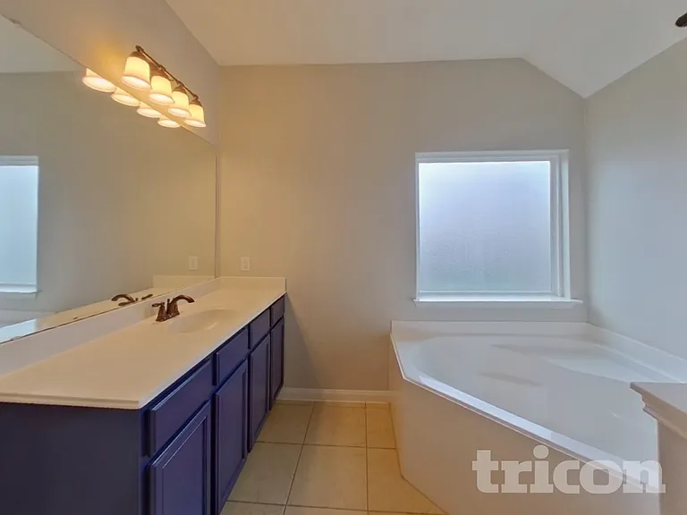 1477 Treeta Trl — Photo 8