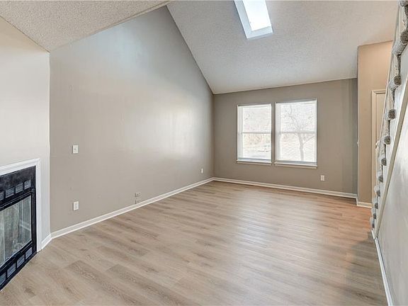 5th image of 405 NE 90th Ter