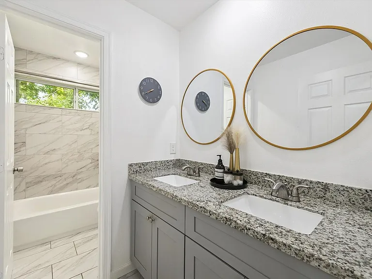 2631 Stevens St — Photo 12