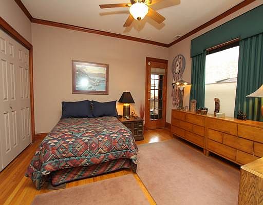 3rd image of 929 W Argyle St #3W