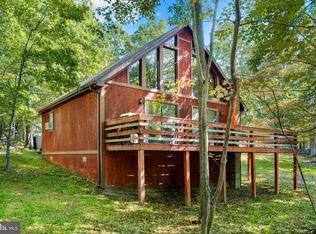 671 Plum Tree Ln, Berkeley Springs, WV 25411