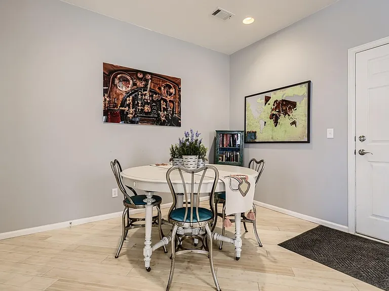 8377 Stonybridge Cir — Photo 15
