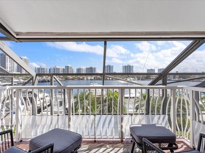 3620 Yacht Club Dr APT 503, Aventura, FL, 33180