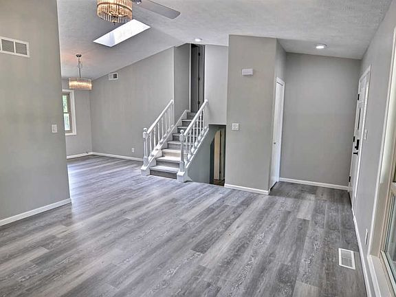 4th image of 4310 Mayflower Dr