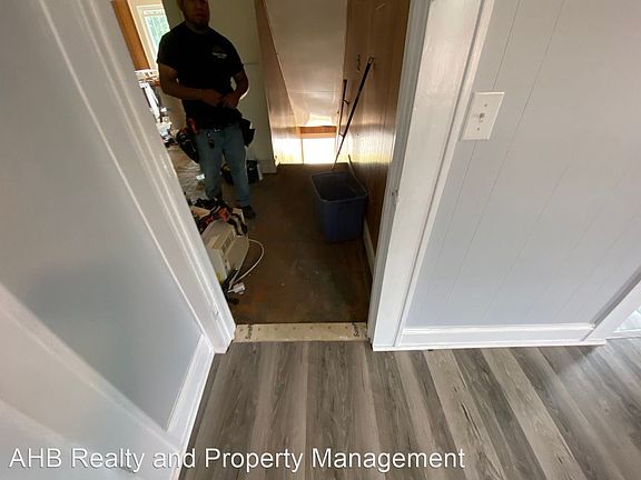 5th image of 426 Beaumont Ct