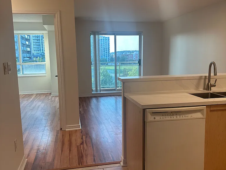 39 Oneida Cres #408 — Photo 12